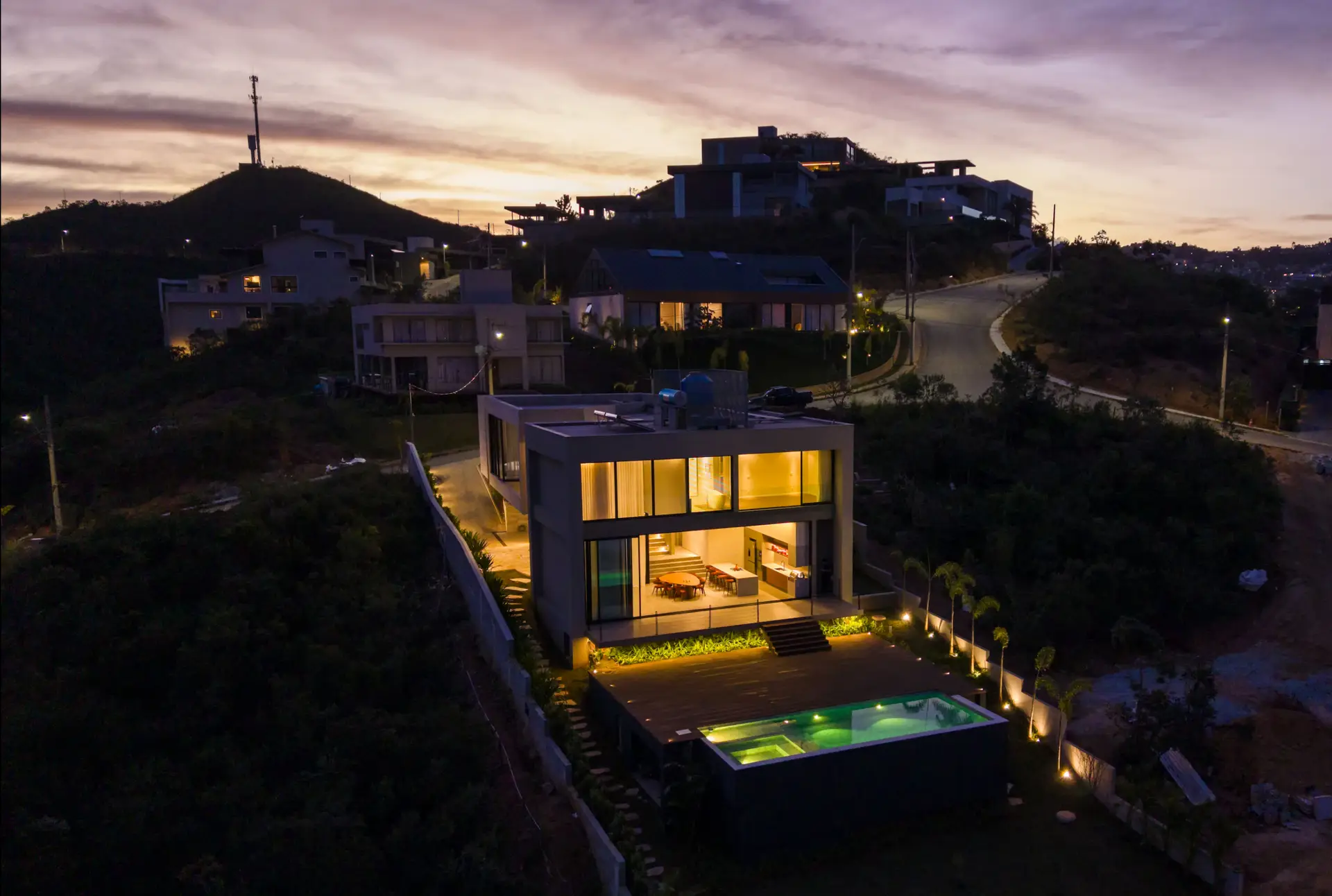 Casa Mina no Condomínio Vila Del Rey em Nova Lima vista por fotografia aérea